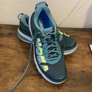 Hoka One One Women’s Bondi 4 running shoes 10.5